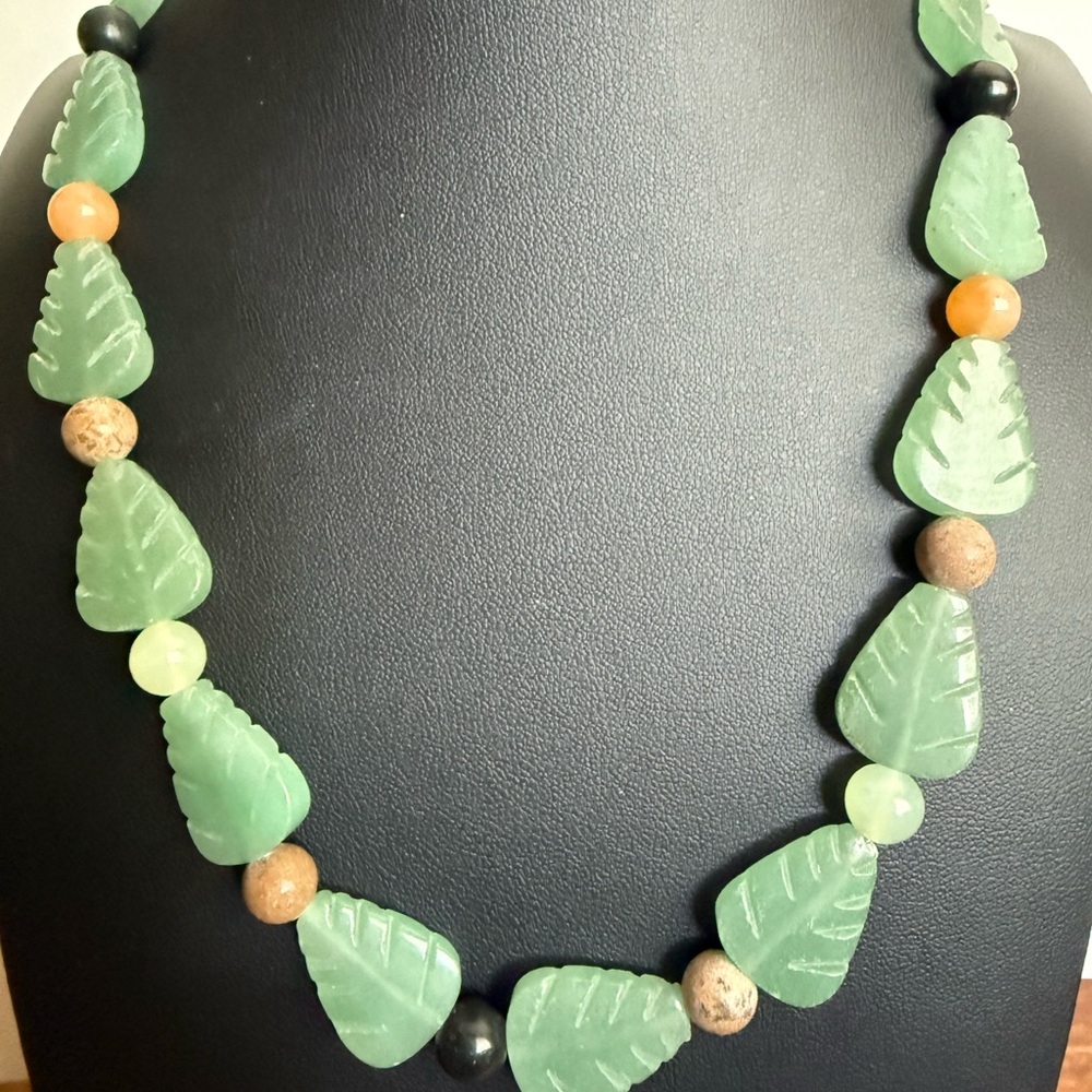 Green Aventurine Carved Leaf Necklace with gemstone Beads - Picture 3 of 16